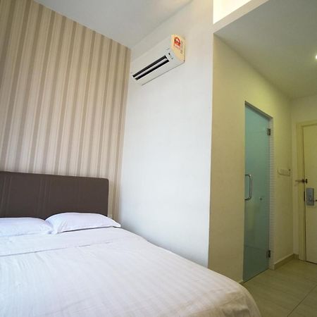 Crystal Garden Hotel - Seri Kembangan Ngoại thất bức ảnh